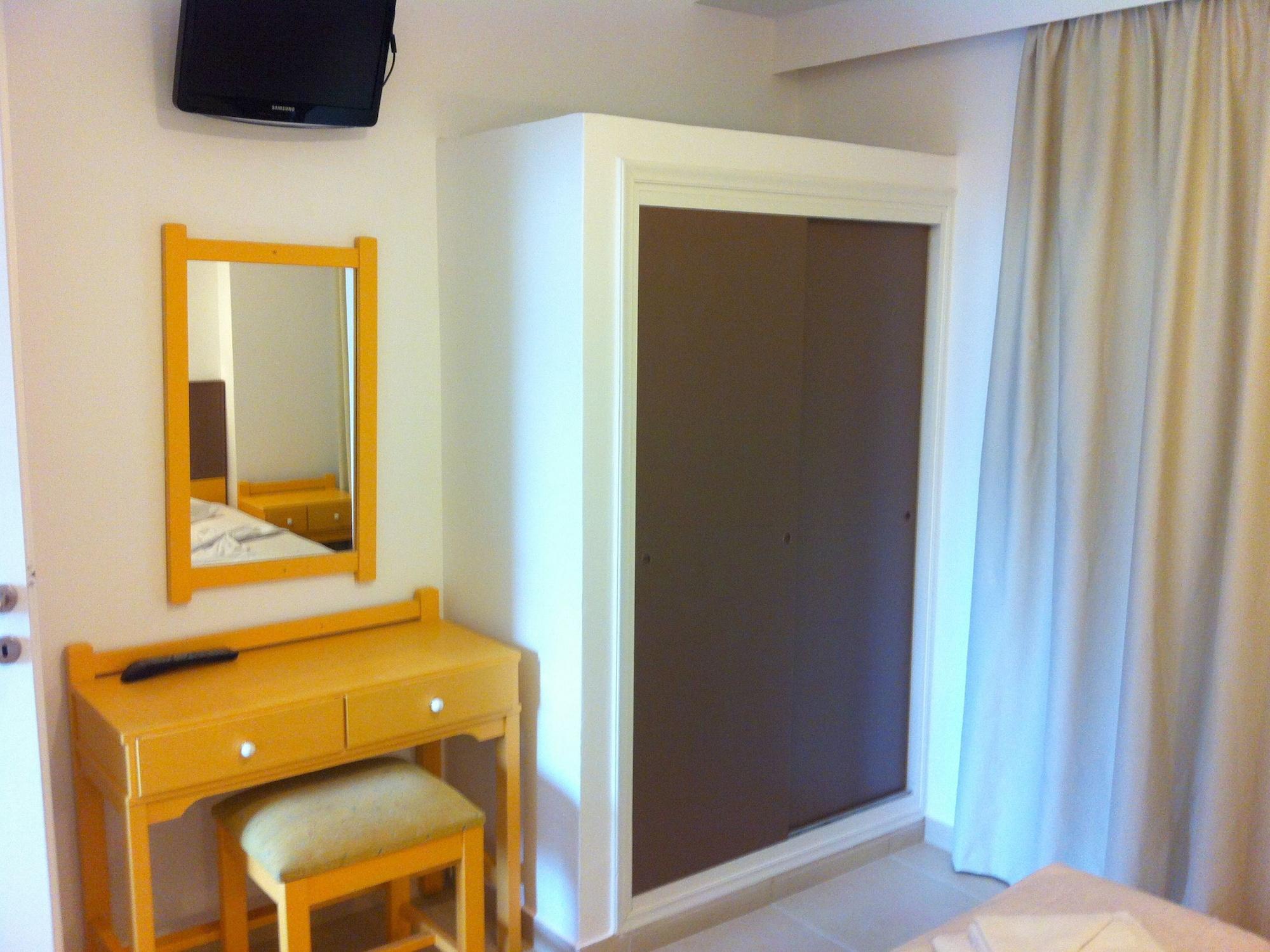 แฟนตาเซีย โฮเทล อพาร์ตเมนต์ Aparthotel คอสทาวน์ ภายนอก รูปภาพ