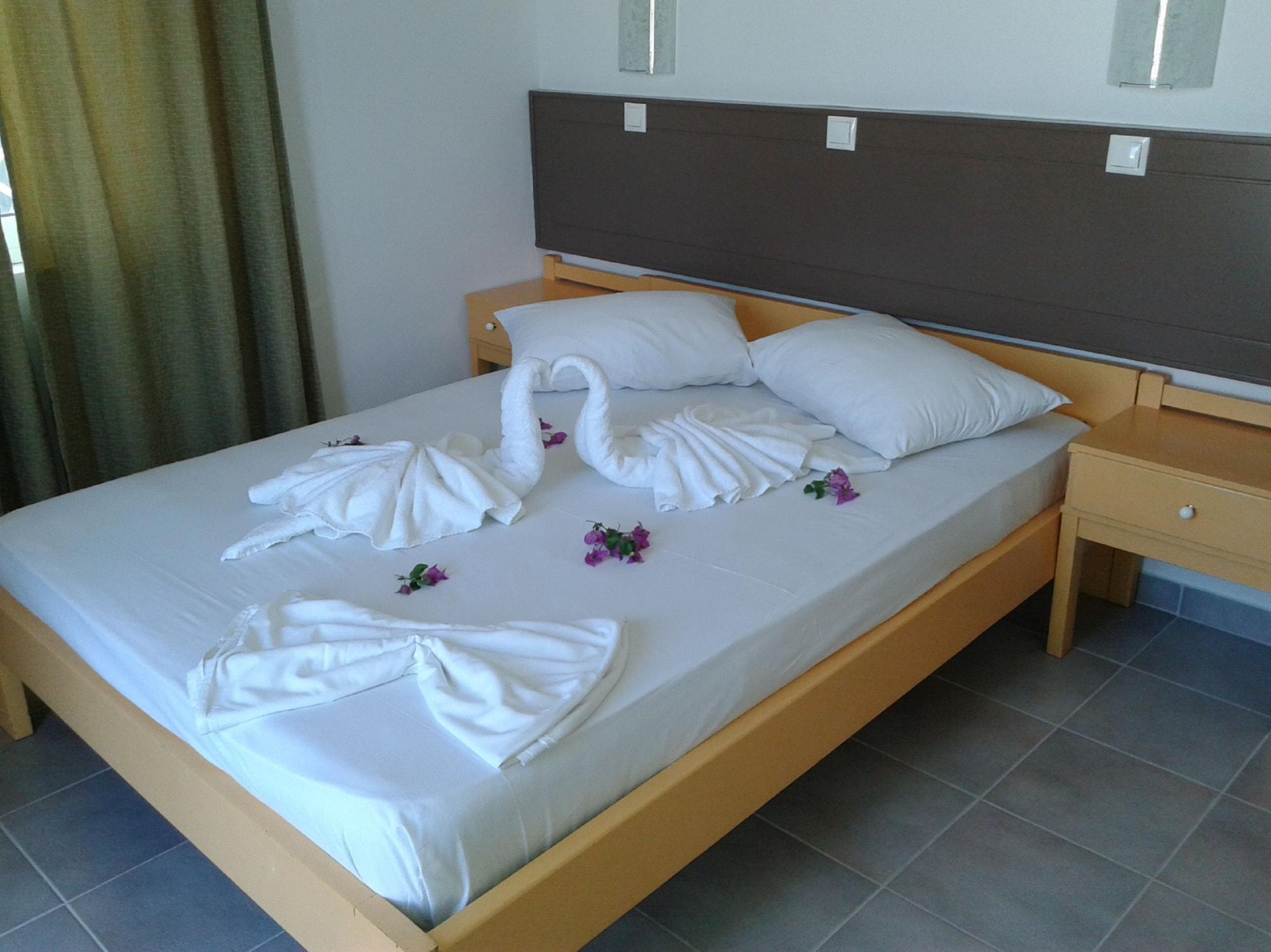 แฟนตาเซีย โฮเทล อพาร์ตเมนต์ Aparthotel คอสทาวน์ ภายนอก รูปภาพ