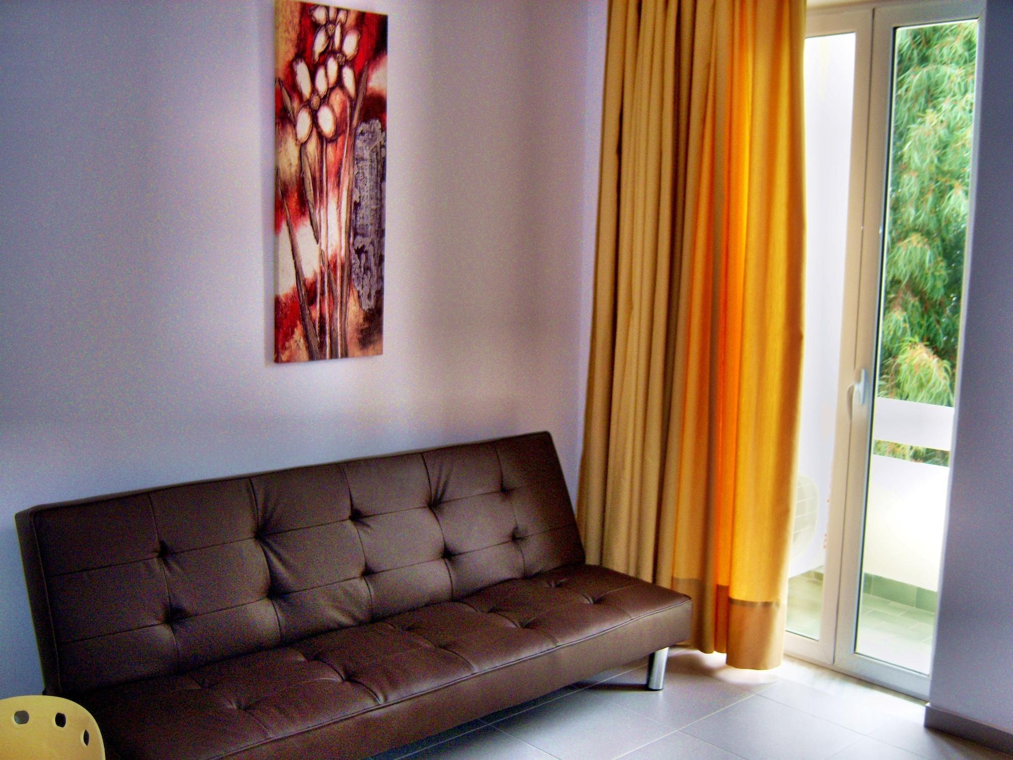 แฟนตาเซีย โฮเทล อพาร์ตเมนต์ Aparthotel คอสทาวน์ ภายนอก รูปภาพ