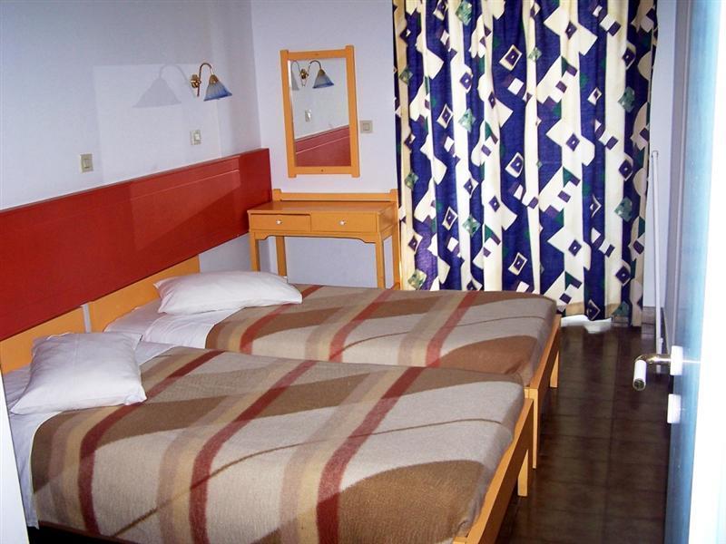 แฟนตาเซีย โฮเทล อพาร์ตเมนต์ Aparthotel คอสทาวน์ ภายนอก รูปภาพ