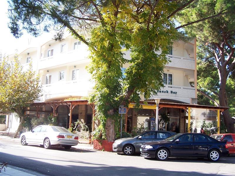 แฟนตาเซีย โฮเทล อพาร์ตเมนต์ Aparthotel คอสทาวน์ ภายนอก รูปภาพ
