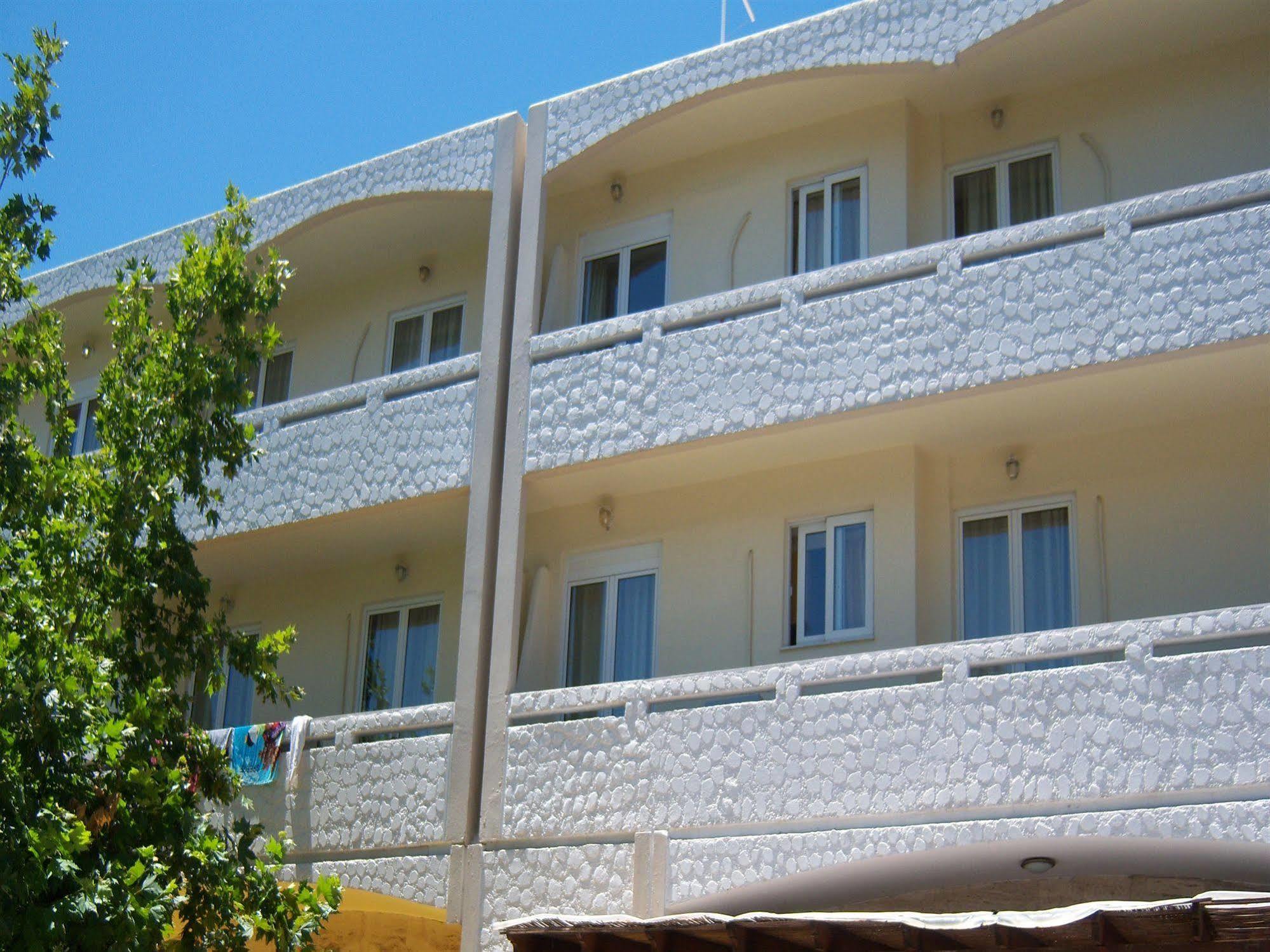แฟนตาเซีย โฮเทล อพาร์ตเมนต์ Aparthotel คอสทาวน์ ภายนอก รูปภาพ